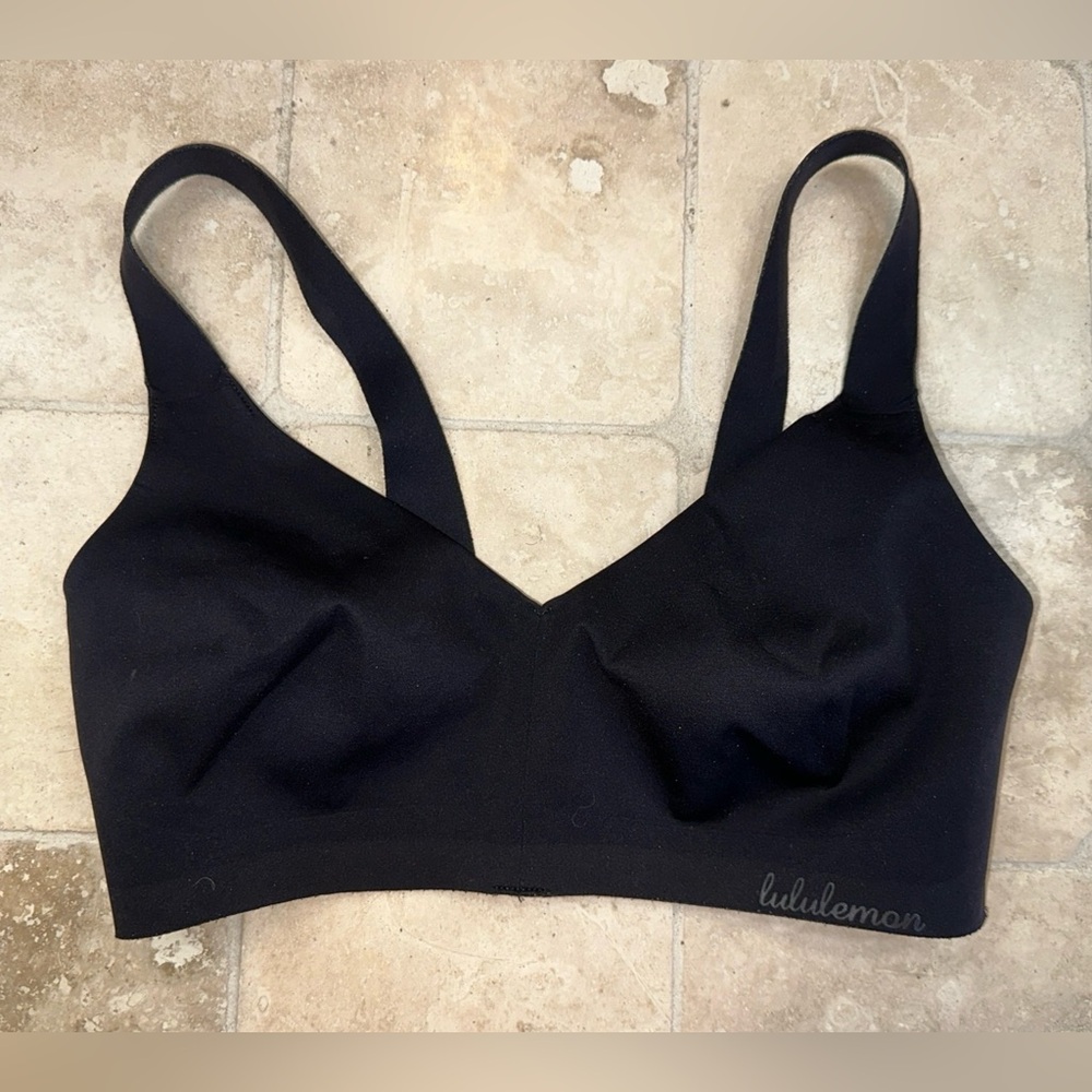 LULULEMON Women’s Wireless Seamless Bra Size 32D Black Clasp